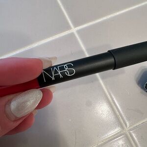 NARS Matte Lip Pencil - Vibrant Red